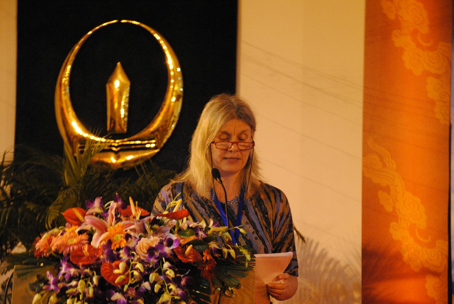 英國劍橋大學的海德嘎德?丁伯格(Hildegard Diemberger)教授，在題為“博東?喬列南杰與卻吉仲瑪：西藏早期印刷術的先驅”~1.jpg